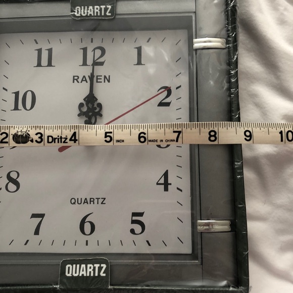 NIB Wall Clock that looks like a watch face - Picture 5 of 8